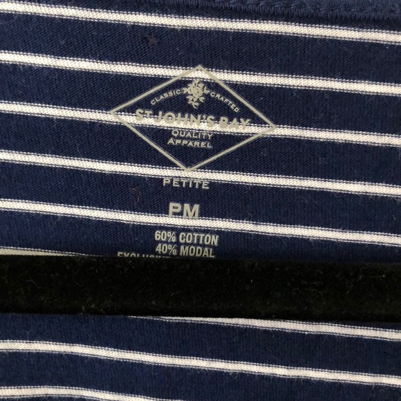 St. John’s Bay size PM navy blue top - Picture 5 of 6